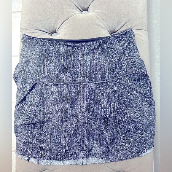 Stylish Lululemon Women's Tennis Skirt With Built-In Shorts - Picture 1 of 3